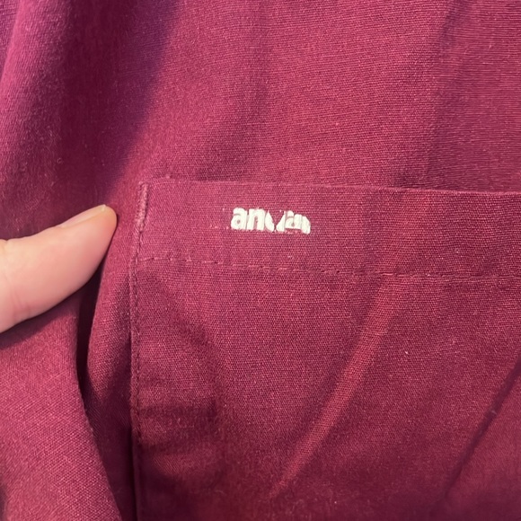 Burgundy scrub jacket! - Picture 5 of 9